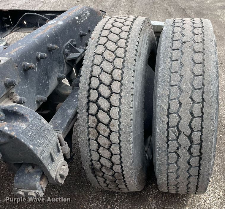 image for item LJ9565 1997 Peterbilt 379  semi truck