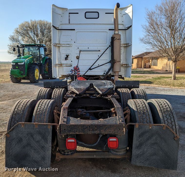 image for item LP9251 2002 Volvo VNL semi truck