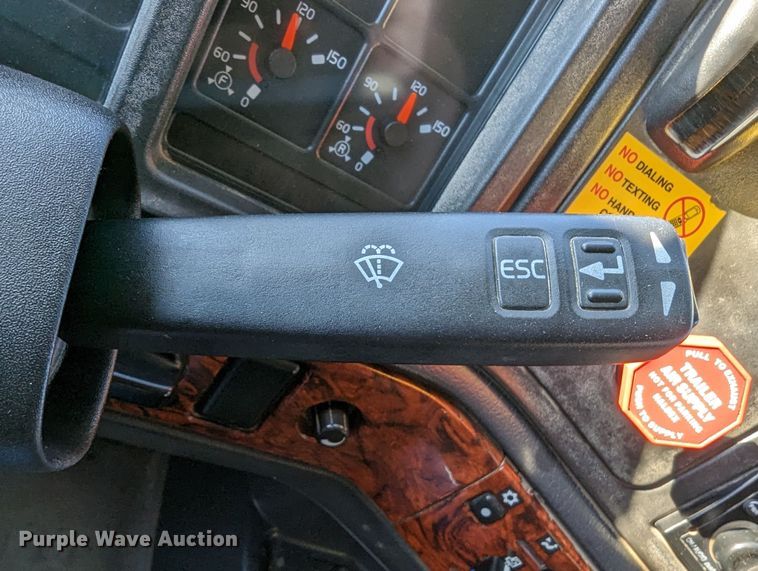 image for item LP9251 2002 Volvo VNL semi truck