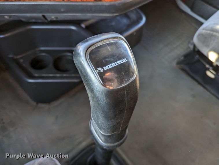 image for item LP9251 2002 Volvo VNL semi truck