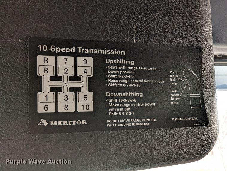 image for item LP9251 2002 Volvo VNL semi truck