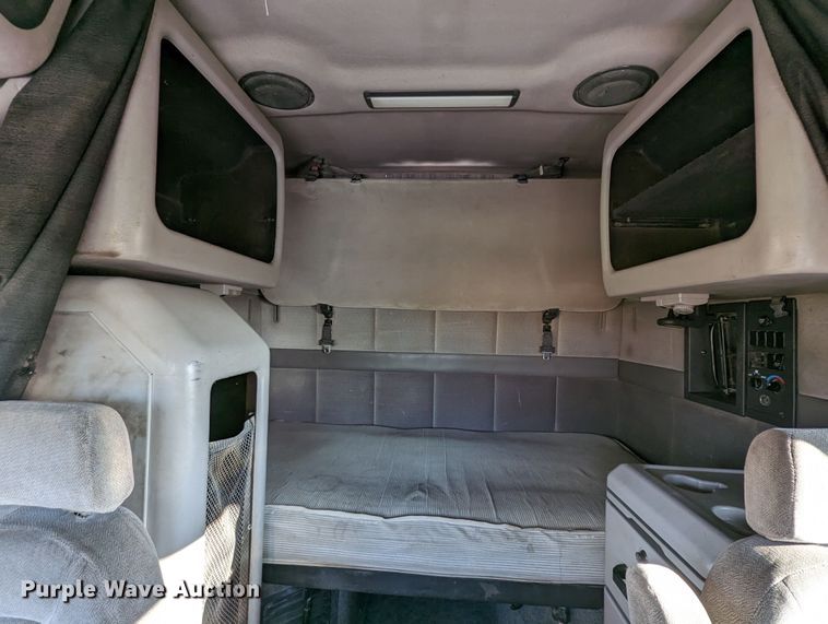 image for item LP9251 2002 Volvo VNL semi truck