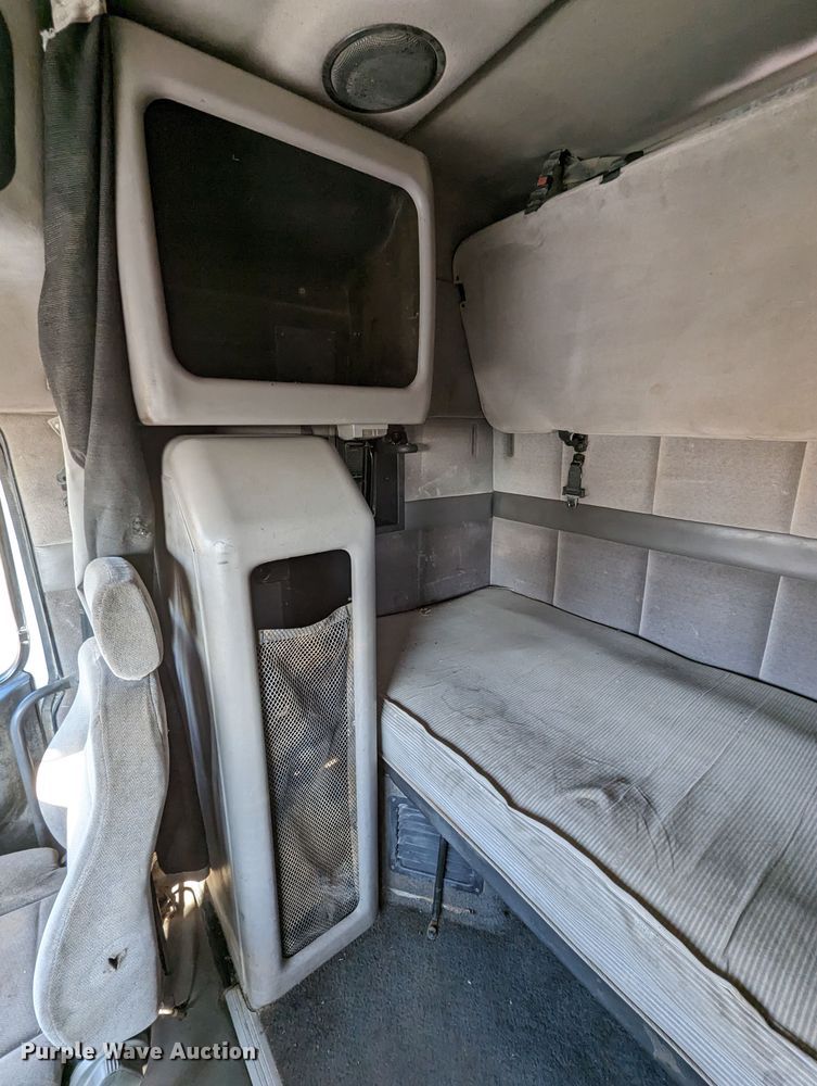 image for item LP9251 2002 Volvo VNL semi truck