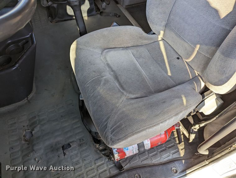 image for item LP9251 2002 Volvo VNL semi truck