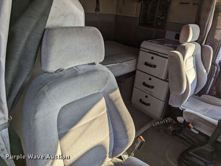 image for item LP9251 2002 Volvo VNL semi truck