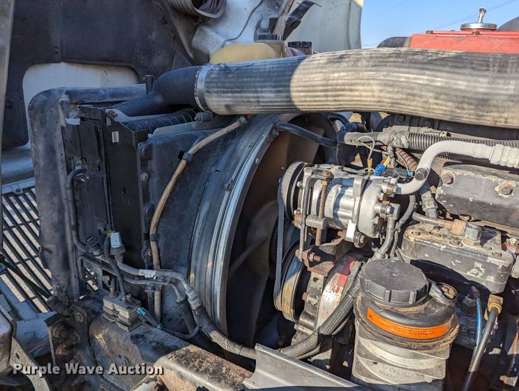 image for item LP9251 2002 Volvo VNL semi truck