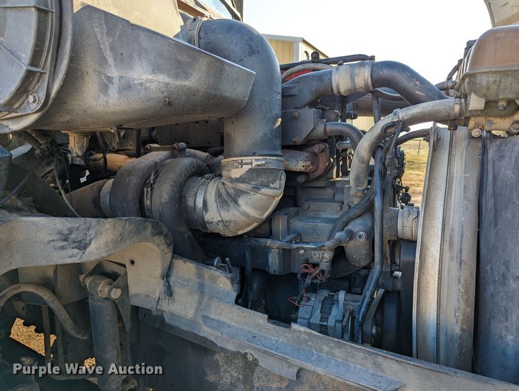 image for item LP9251 2002 Volvo VNL semi truck