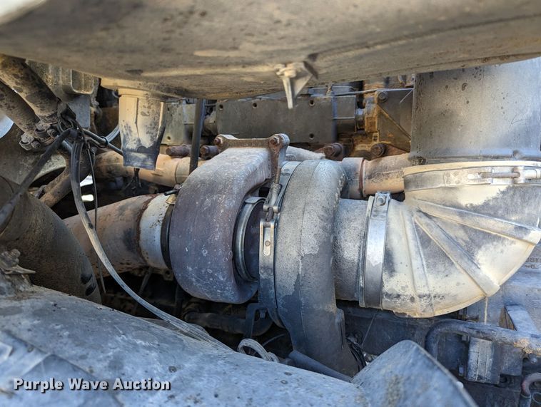 image for item LP9251 2002 Volvo VNL semi truck