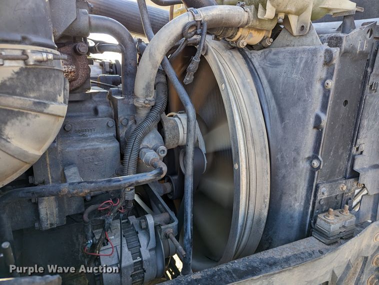 image for item LP9251 2002 Volvo VNL semi truck