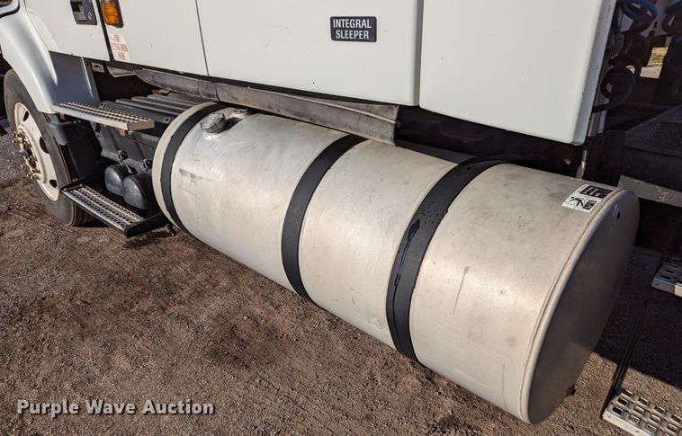 image for item LP9251 2002 Volvo VNL semi truck