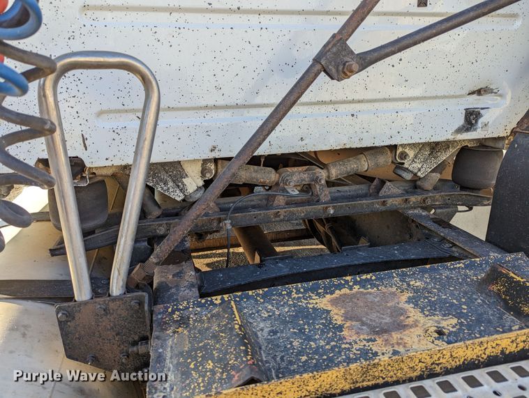 image for item LP9251 2002 Volvo VNL semi truck