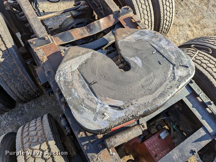 image for item LP9251 2002 Volvo VNL semi truck