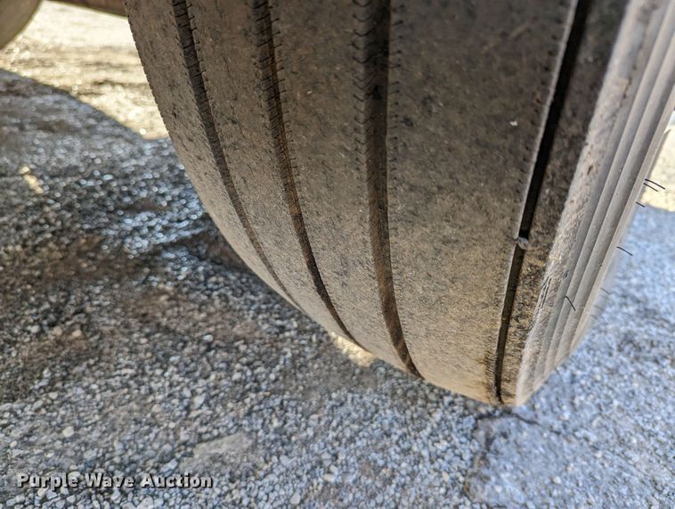 image for item LP9251 2002 Volvo VNL semi truck