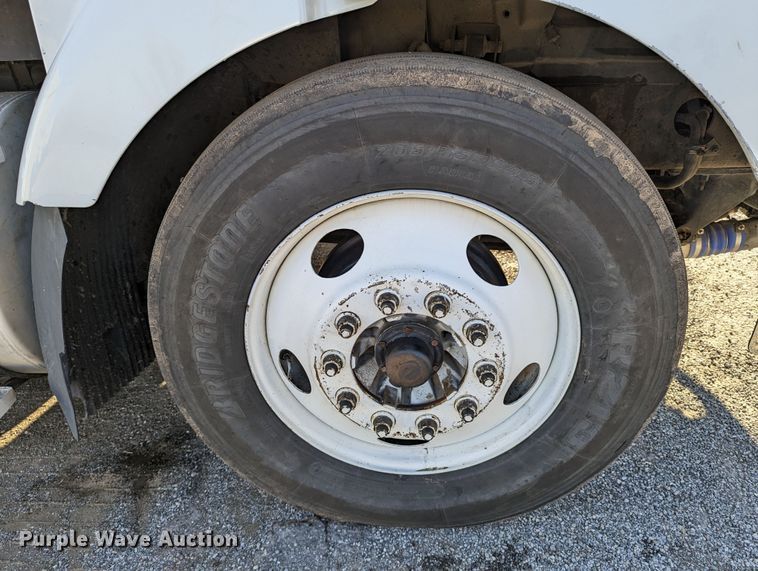 image for item LP9251 2002 Volvo VNL semi truck