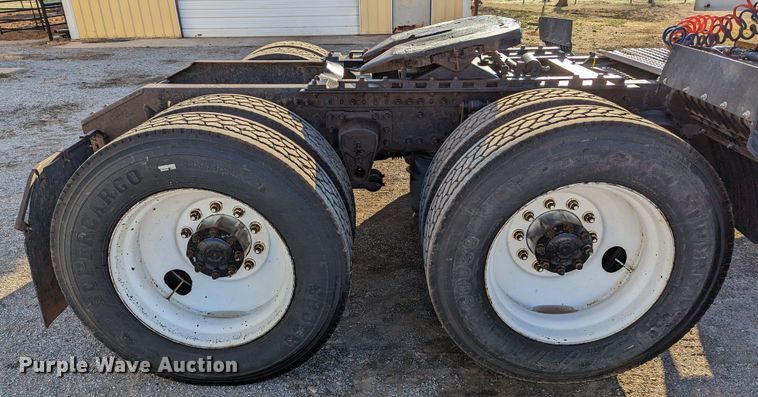 image for item LP9251 2002 Volvo VNL semi truck