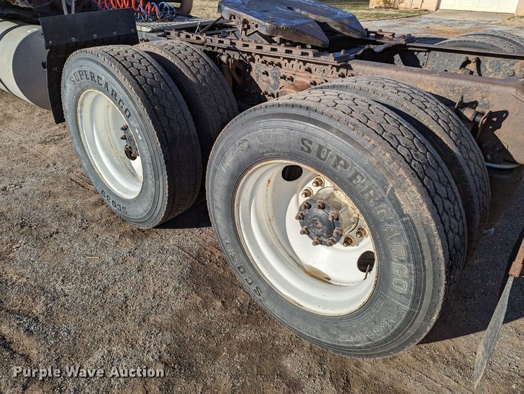 image for item LP9251 2002 Volvo VNL semi truck