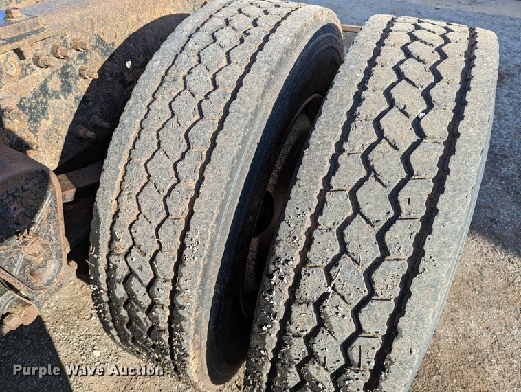 image for item LP9251 2002 Volvo VNL semi truck