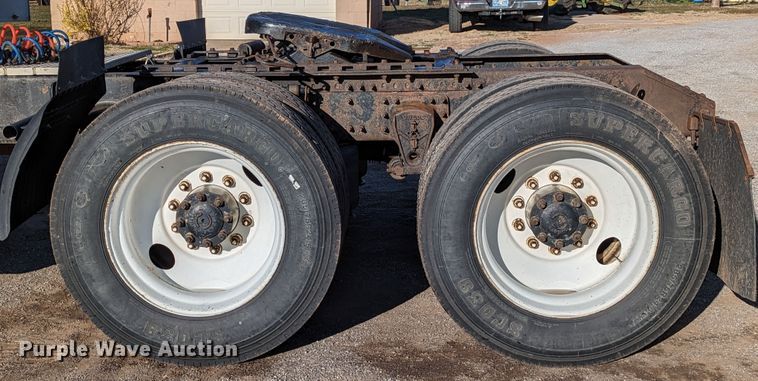 image for item LP9251 2002 Volvo VNL semi truck