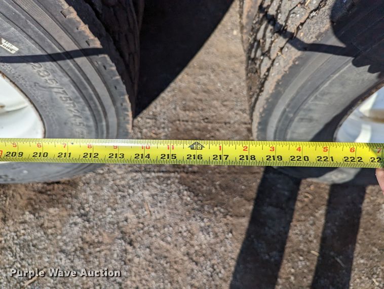 image for item LP9251 2002 Volvo VNL semi truck