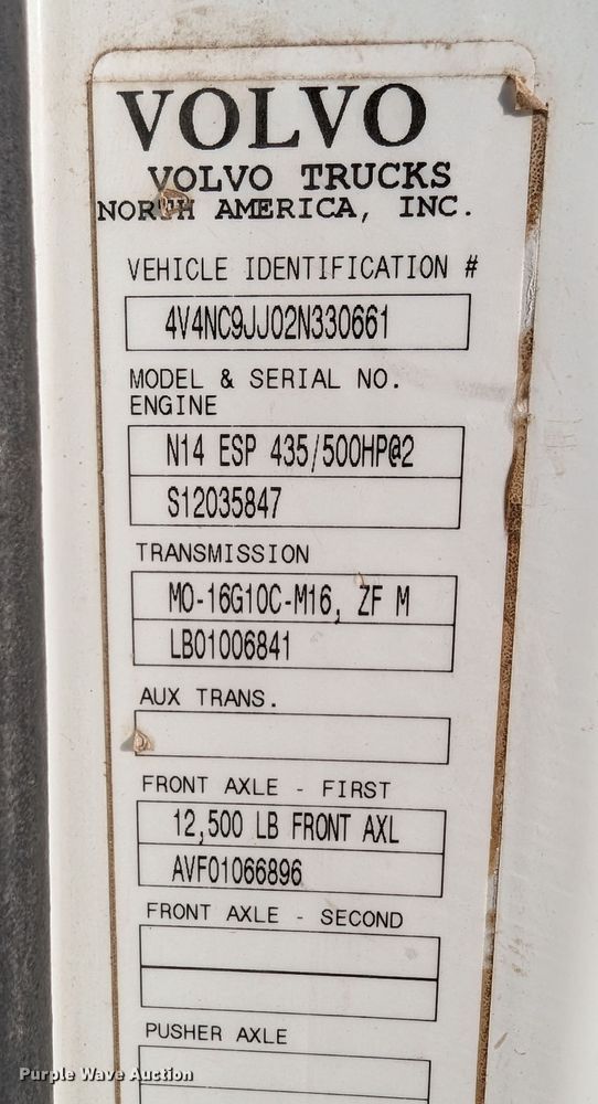 image for item LP9251 2002 Volvo VNL semi truck