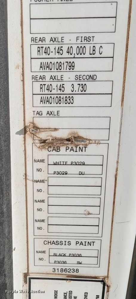 image for item LP9251 2002 Volvo VNL semi truck