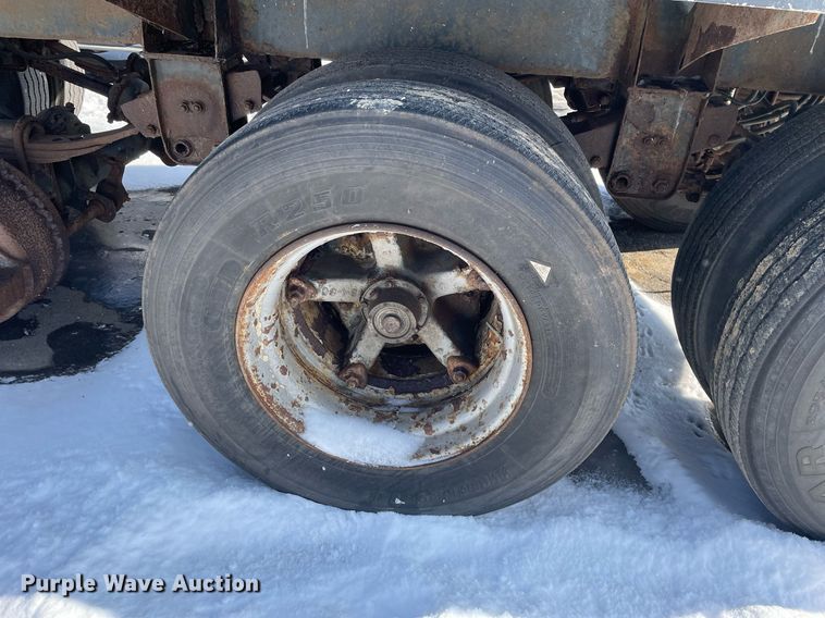 image for item MA9900 1974 Trailmobile F11S4MCM  tank trailer