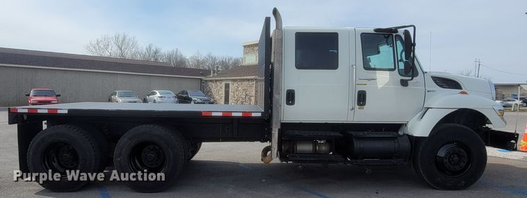 image for item MB9860 2009 International WorkStar 7400  flatbed truck