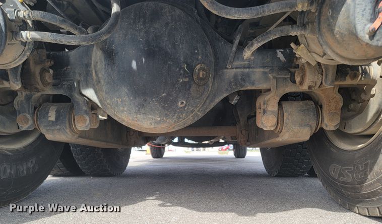 image for item MB9860 2009 International WorkStar 7400  flatbed truck