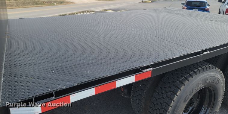 image for item MB9860 2009 International WorkStar 7400  flatbed truck