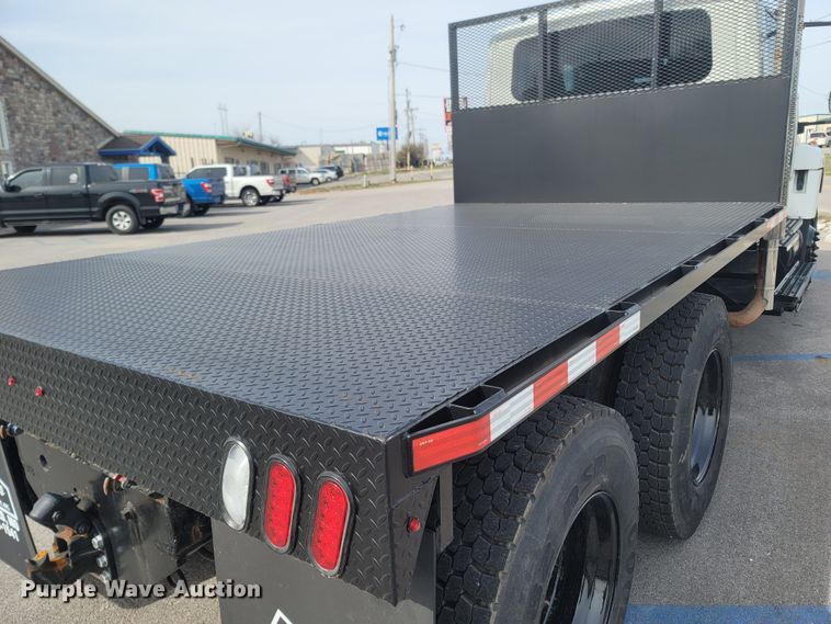 image for item MB9860 2009 International WorkStar 7400  flatbed truck