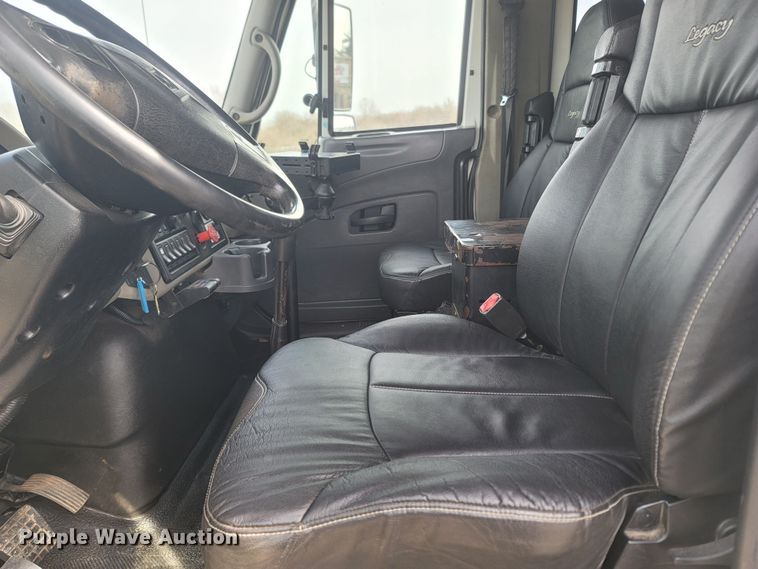 image for item MB9860 2009 International WorkStar 7400  flatbed truck