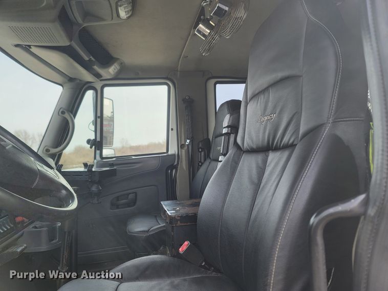 image for item MB9860 2009 International WorkStar 7400  flatbed truck