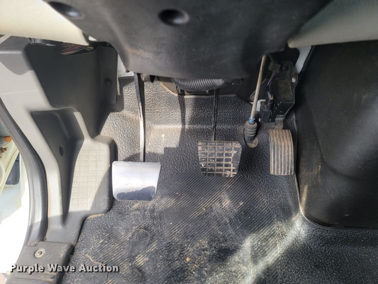 image for item MB9860 2009 International WorkStar 7400  flatbed truck