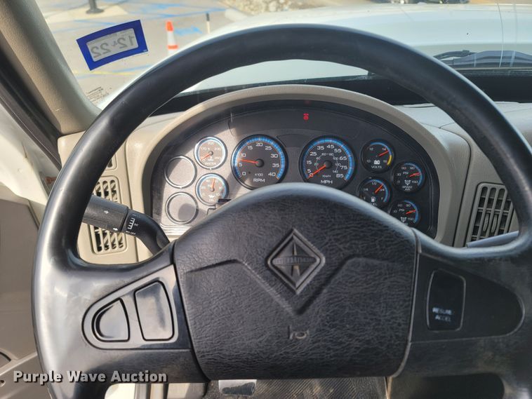 image for item MB9860 2009 International WorkStar 7400  flatbed truck