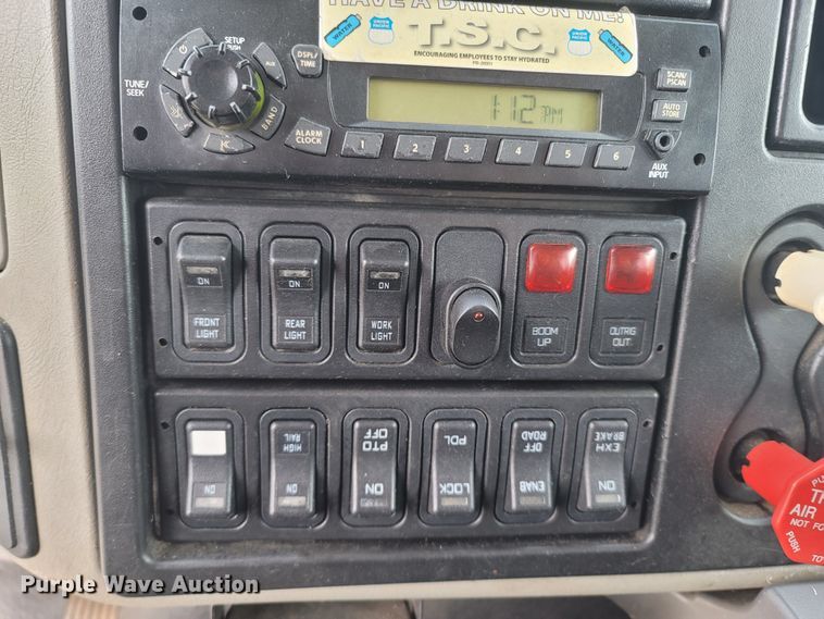 image for item MB9860 2009 International WorkStar 7400  flatbed truck