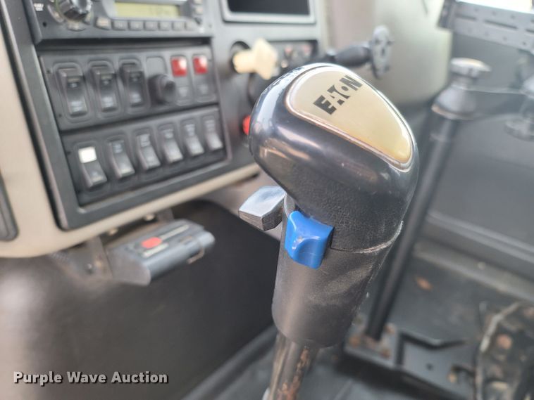 image for item MB9860 2009 International WorkStar 7400  flatbed truck