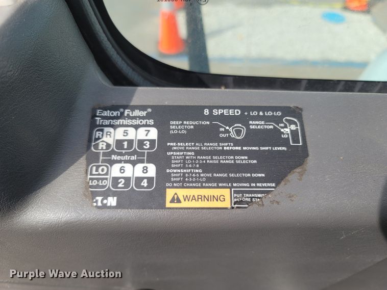 image for item MB9860 2009 International WorkStar 7400  flatbed truck