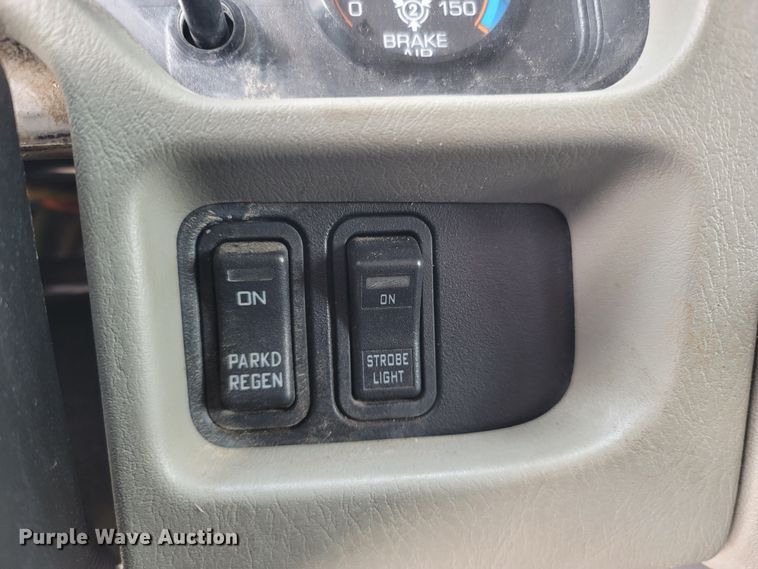 image for item MB9860 2009 International WorkStar 7400  flatbed truck