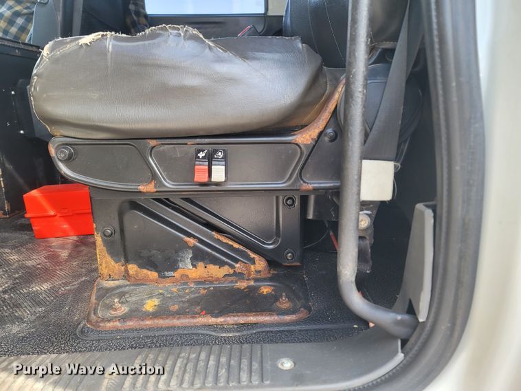 image for item MB9860 2009 International WorkStar 7400  flatbed truck