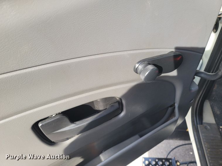 image for item MB9860 2009 International WorkStar 7400  flatbed truck