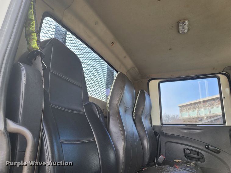 image for item MB9860 2009 International WorkStar 7400  flatbed truck