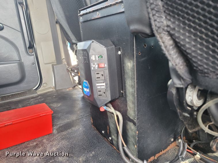 image for item MB9860 2009 International WorkStar 7400  flatbed truck