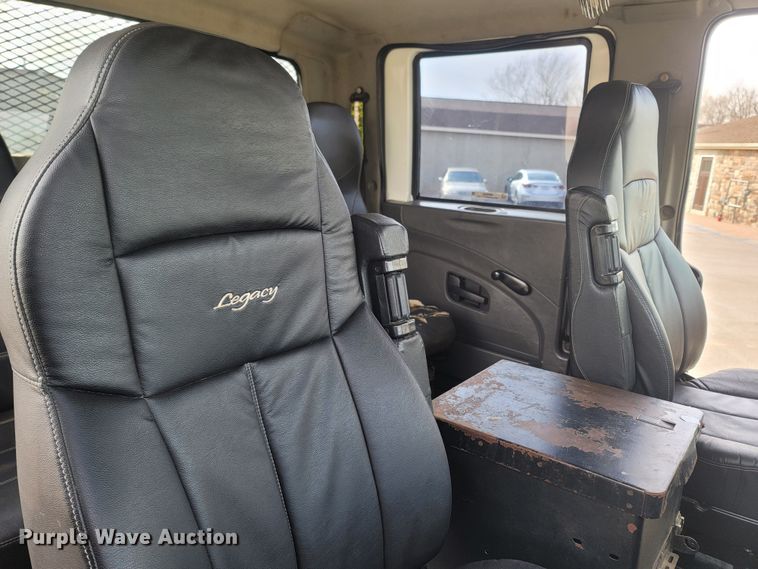 image for item MB9860 2009 International WorkStar 7400  flatbed truck