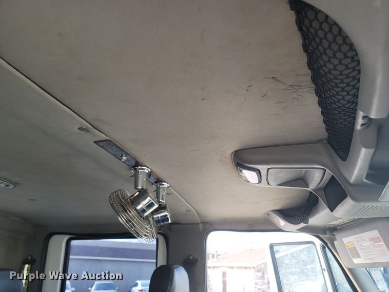 image for item MB9860 2009 International WorkStar 7400  flatbed truck