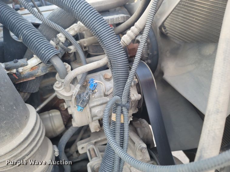 image for item MB9860 2009 International WorkStar 7400  flatbed truck