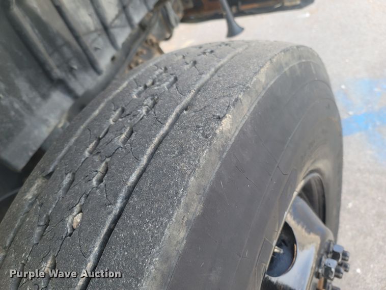 image for item MB9860 2009 International WorkStar 7400  flatbed truck