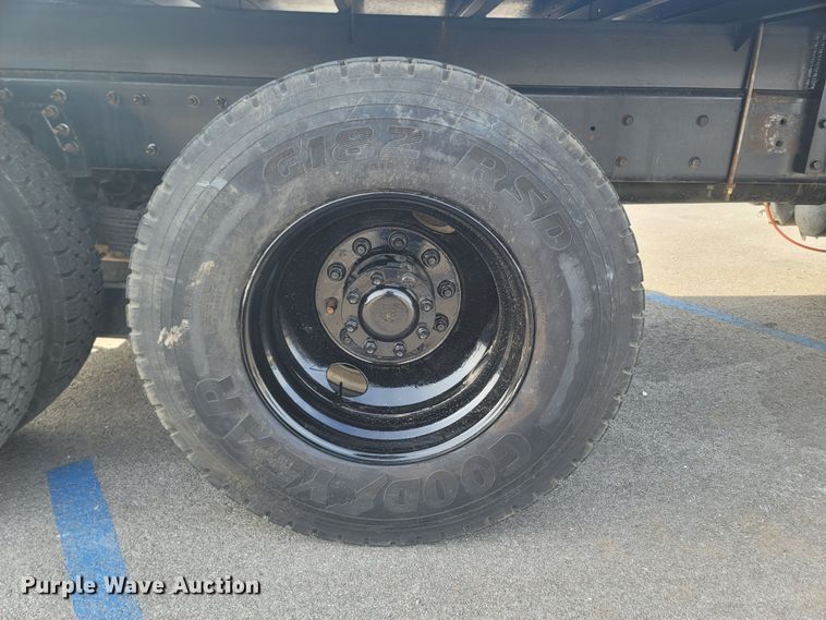 image for item MB9860 2009 International WorkStar 7400  flatbed truck