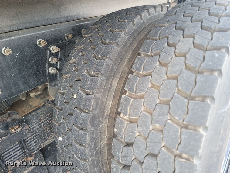 image for item MB9860 2009 International WorkStar 7400  flatbed truck