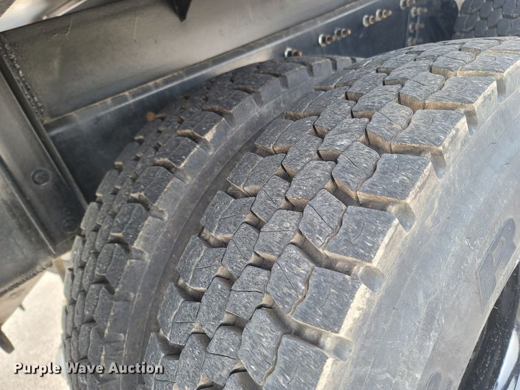 image for item MB9860 2009 International WorkStar 7400  flatbed truck