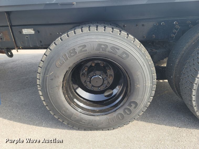 image for item MB9860 2009 International WorkStar 7400  flatbed truck